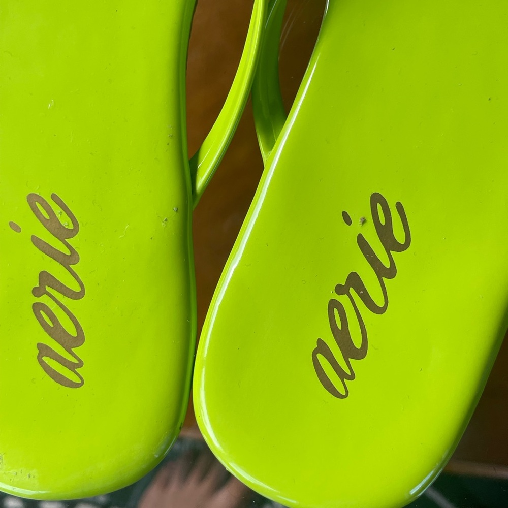 Aerie lime green  flat sandals flip flops size 7 - Picture 2 of 4
